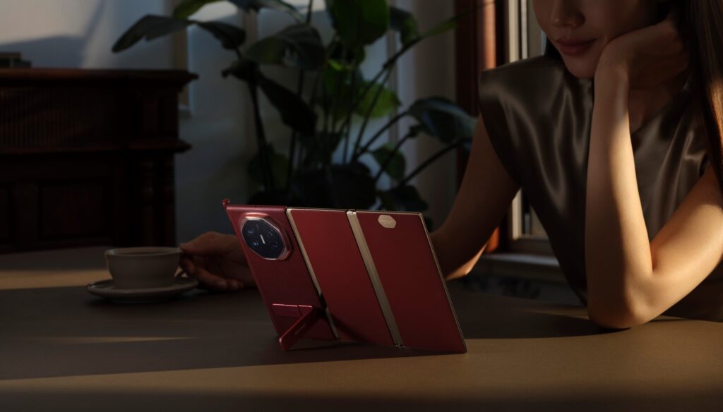 5 HUAWEI Mate XT ULTIMATE DESIGN