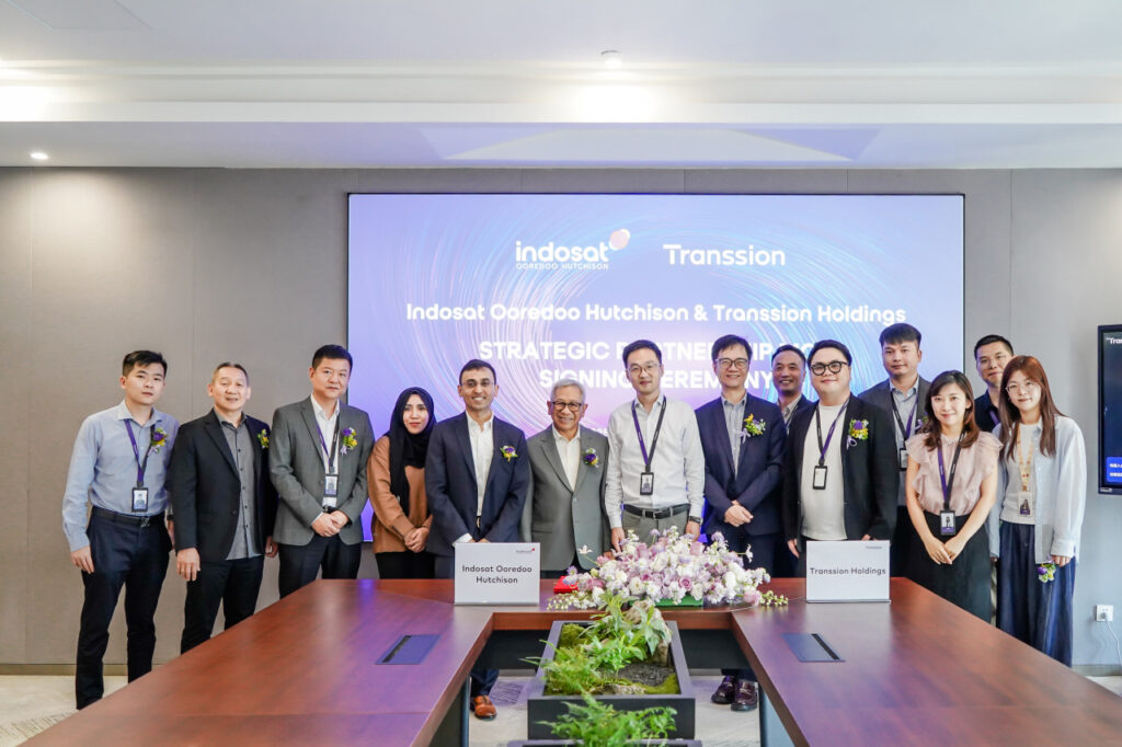 Penandatanganan MoU antara Indosat Ooredoo Hutchison dan Transsion Holdings di Shanghai 2