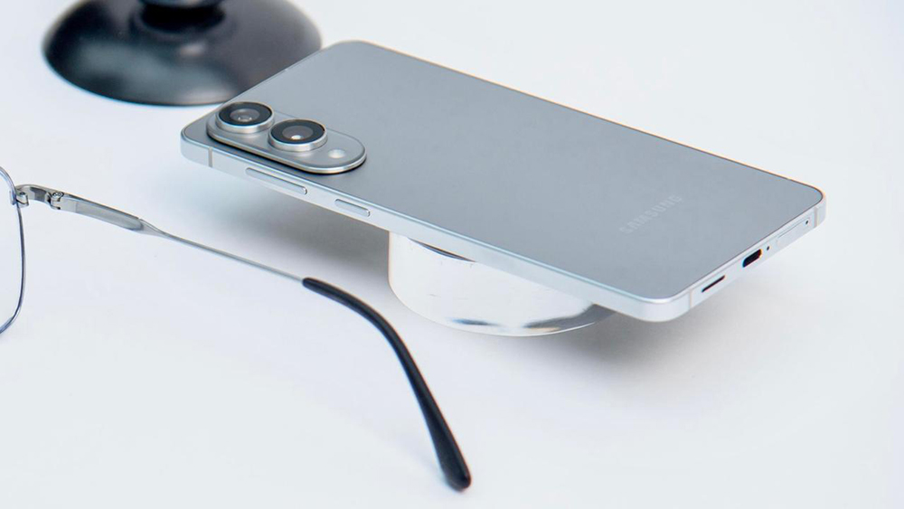 samsungs25edge foto tipis