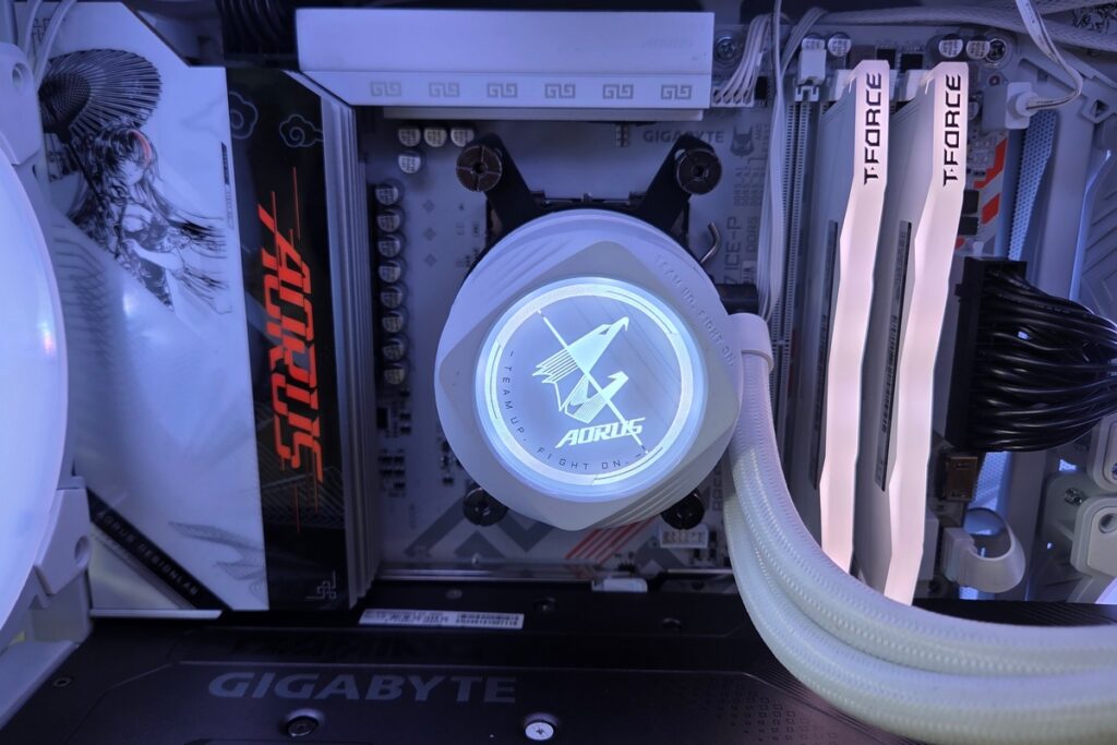 PC GIgabyte All White-3