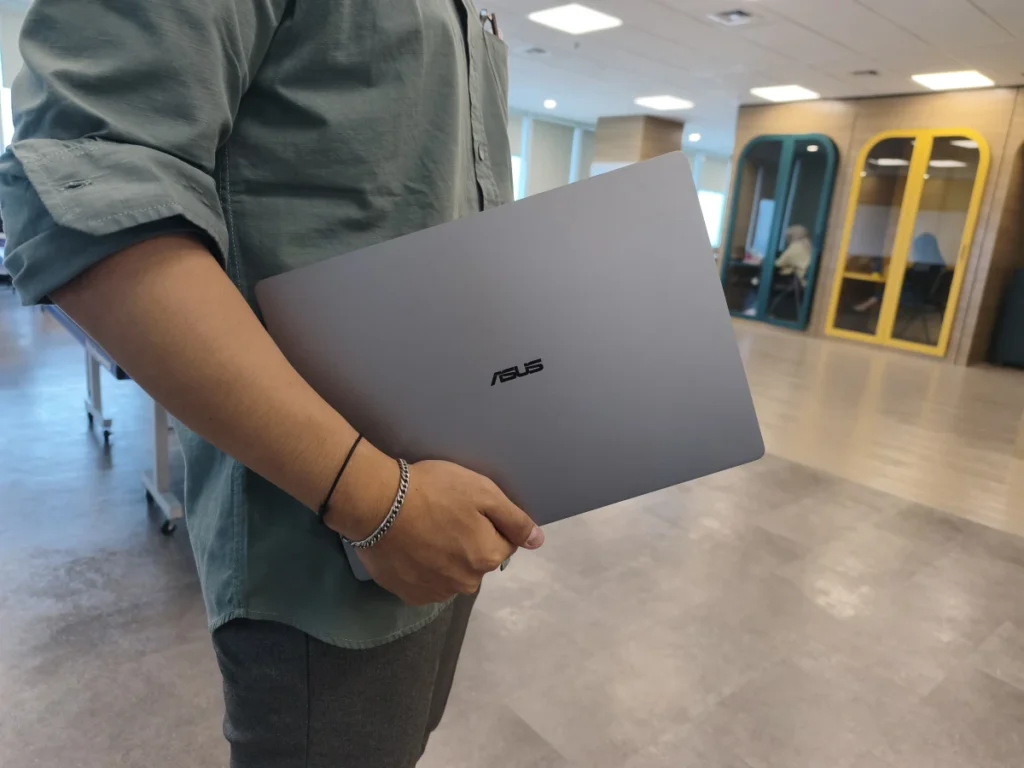 5 ASUS ExpertBook P5 G1