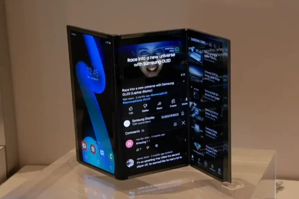 samsung trifold feat