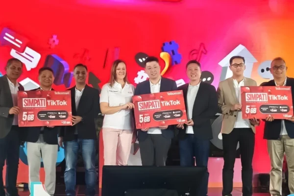 Telkomsel Gandeng TikTok dan GoPay Luncurkan SIMPATI TikTok simpatitiktok ceremonial e1752642566416
